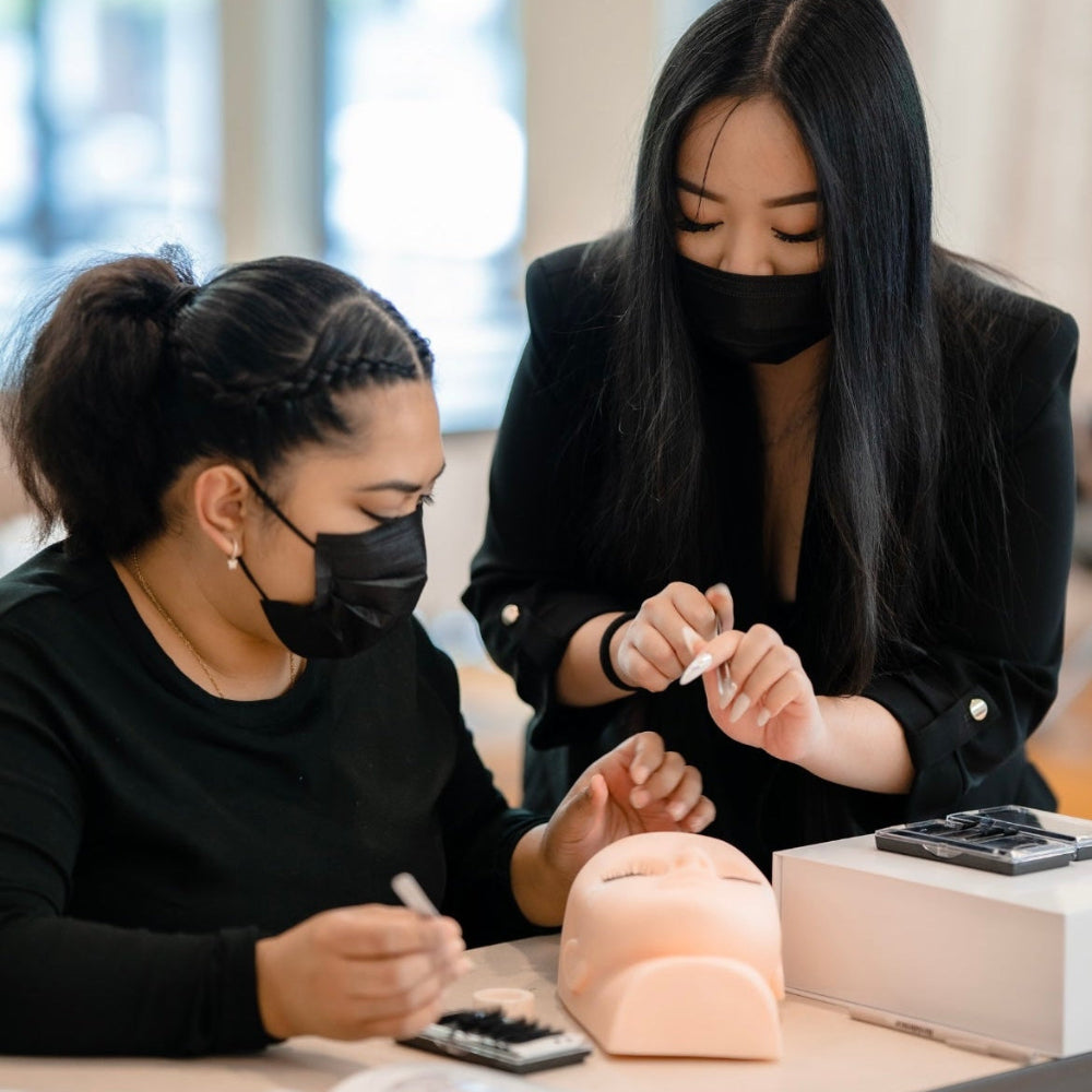 GEMUINE LASHES EXTENSIONS